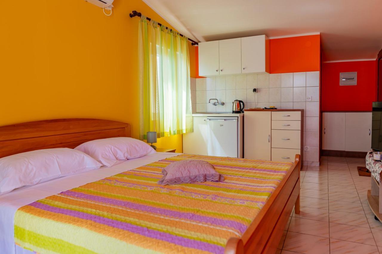 Apartments Mikulic Rogoznica  Exterior photo